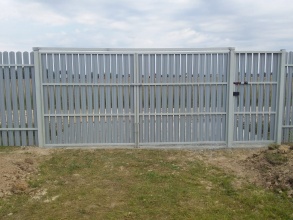 Забор из евроштакетника с забивными столбами 8 соток